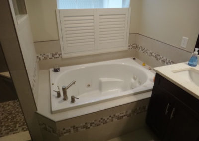 bathroom tub